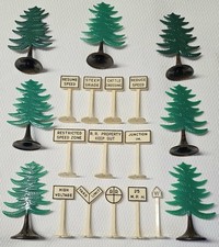 Vintage Plasticville O Gauge Railroad, Street Signs, Pine Tree Lot 1405-79