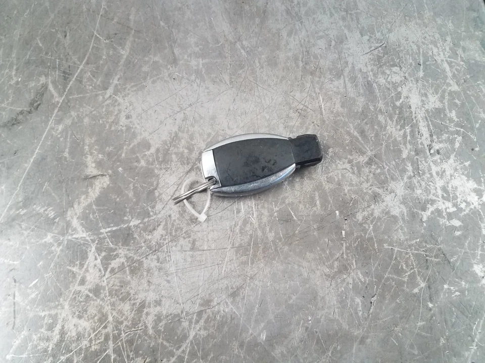 Mercedes Benz AMG E 63 2010 llavero #1562 VV1 Foto 3 de 3