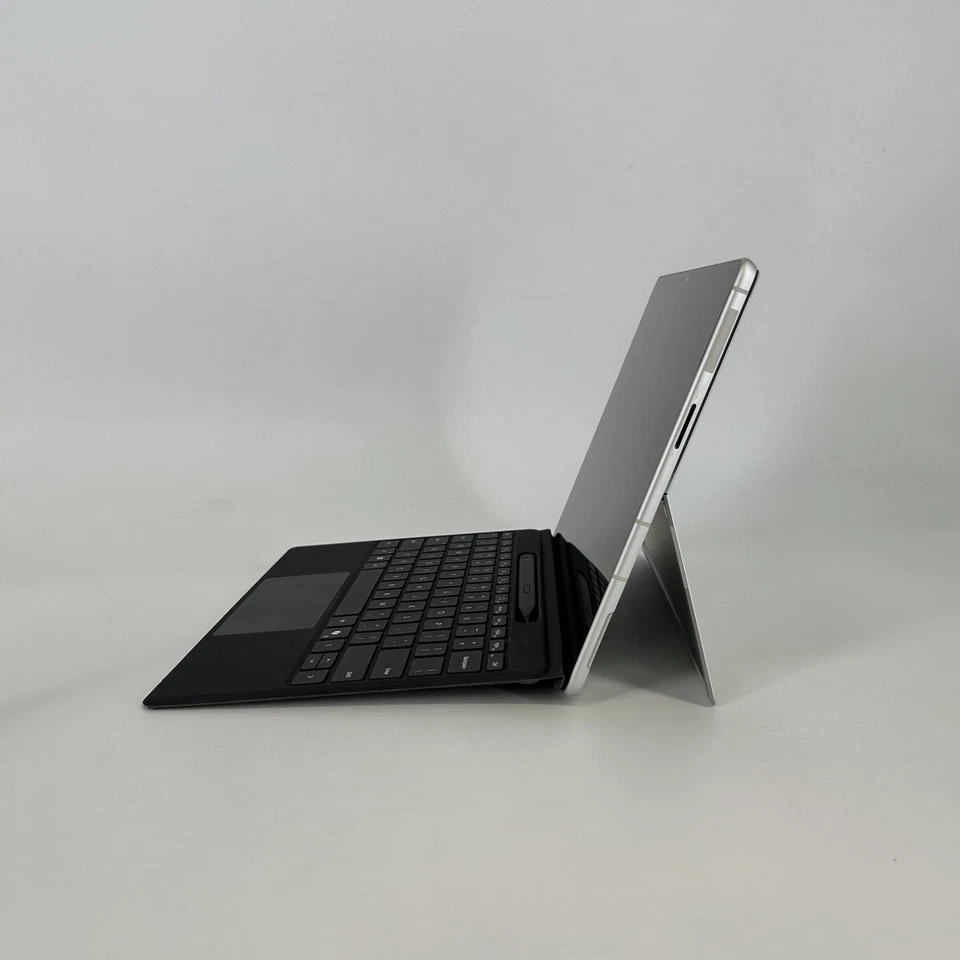 Microsoft Surface Pro 9 13 Silver 2.9GHz SQ3 16GB 512GB BUNDLE -LIGHT WHITE SPOT - Image 4 of 4