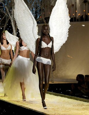 Alek Wek during finale Celebity Film Movie 2001 Old Photo 1