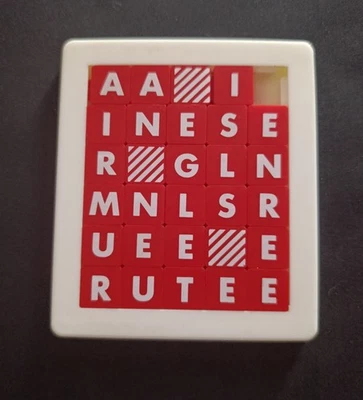 ANCIEN JEU DE TAQUIN - CASSE TETE   POUSSE-POUSSE  "MOTS CROISES  " - Photo 1/2