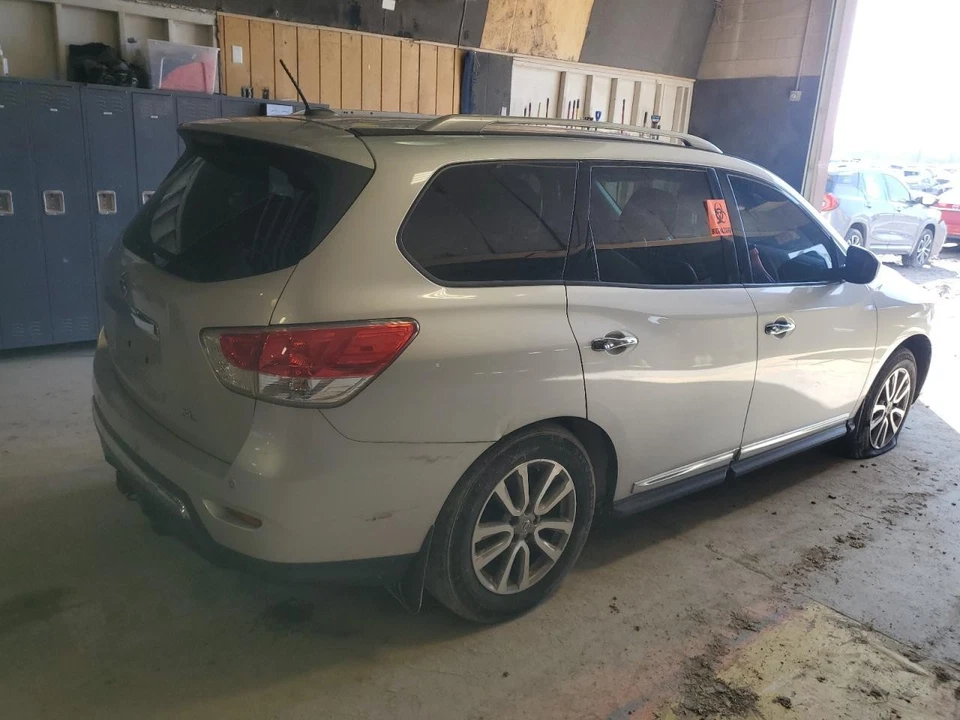 二手后左门内部装饰面板 适合:2015 年日产探路者 A 级 — 第 4/4 张图片