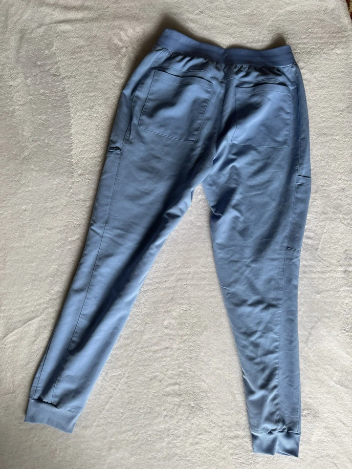 Parte inferior exfoliante Fabletics azul claro. Velo exfoliante On Call Jogger azul. Talla pequeña. Foto 2 de 4