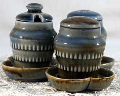Wade Irish Porcelain Pottery Shamrock Tray Salt & Pepper & Lidded Condiment jar - Picture 2 of 12