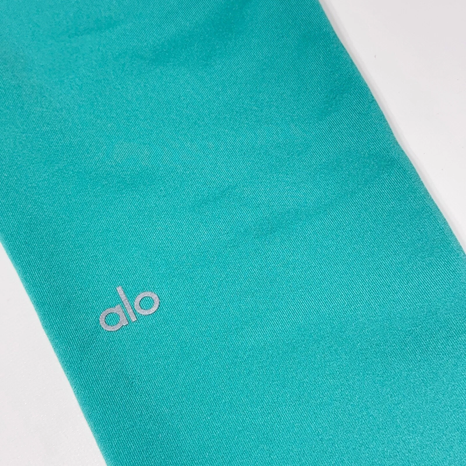 alo-yoga ultimate light teal aquamarine leggings