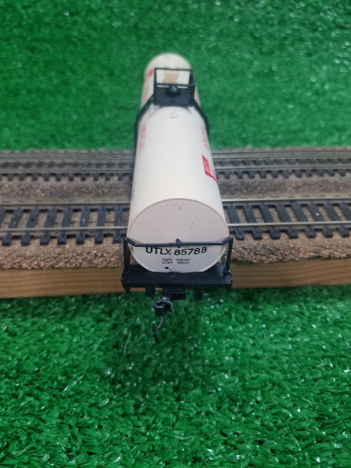 Upgraded AHM HO General American 50' Single Dome Tank Car UTLX 85788 | eBay