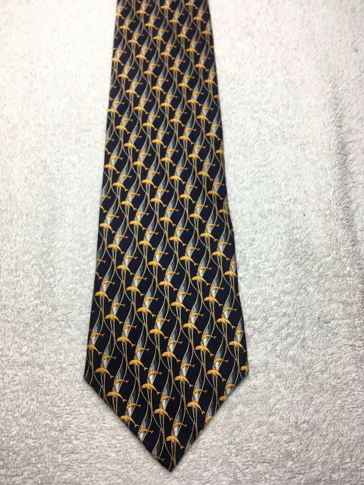 ARTEFATOS DE MUSEU GRAVATA MASCULINA AZUL MARINHO COM GOLFINHOS DOURADOS 3,75 X 59 - Imagem 2 de 4