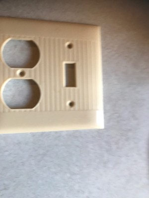 2 Vintage Sierra Electric Company Ivory Bakelite Ribbed Outlet Cover Plates