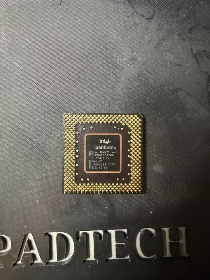 Vintage  Rare Intel Pentium MMX 266 Mhz SL2Z4 1.9V FV80503266 Tested - Image 3 of 4