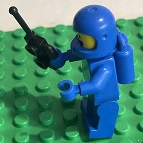 New Authentic Benny Minifigure - Lego Movie Blue Space Man Minifig 70810 DAMAGED