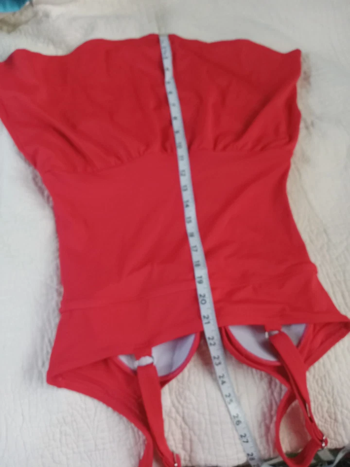 Maiô vintage anos 90 Jantzen tamanho 12 M vermelho curvilíneo com saia acolchoado praia cruzeiro férias - Imagem 2 de 4