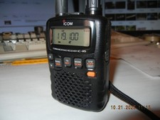 ICOM  IC-R5  Receiver, programing software serial and USB cables, book, charger