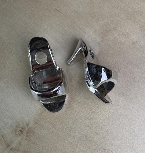 Vintage KENNER DARCI Doll Silver Heels Shoe Sandal w/ brochure Nice! - Picture 2 of 15