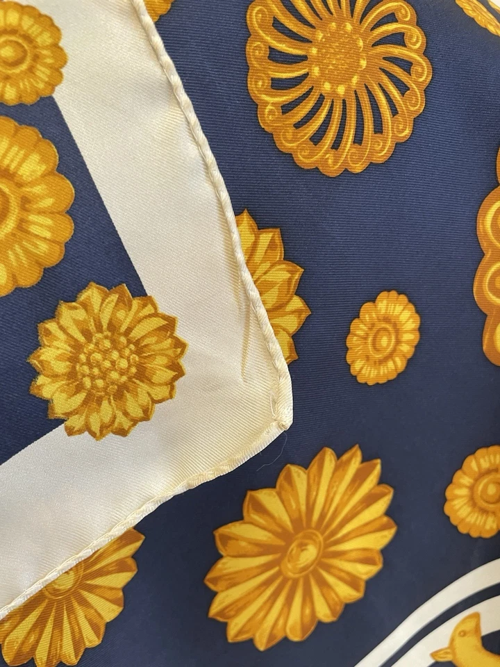 AS8# Lanvin Paris 100% Seda Bufanda Hecha en Italia Azul Dorado Floral Pájaros De Colección Foto 4 de 4