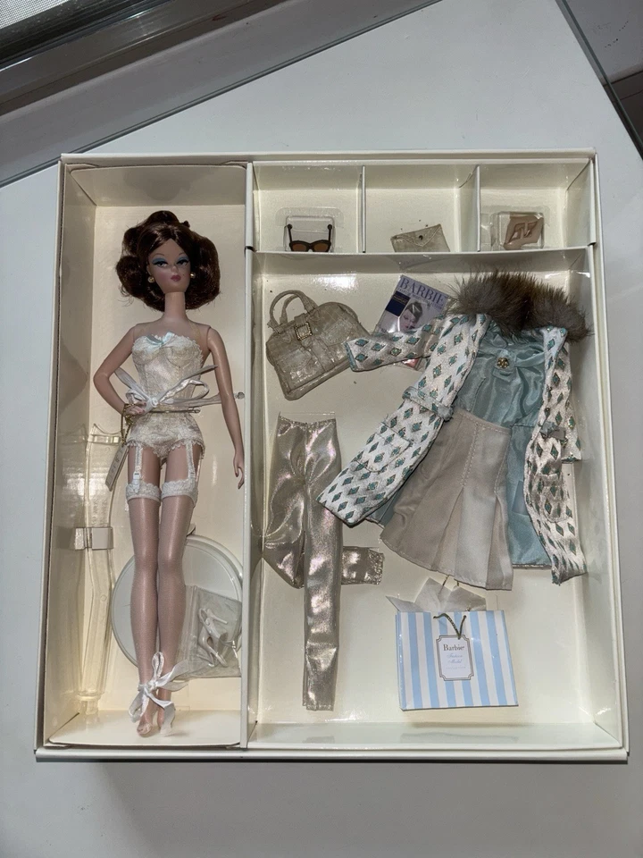 Continental Holiday Barbie Giftset Silkstone BFMC Gold Label 2001 Mattel 55497 - image 4 of 4