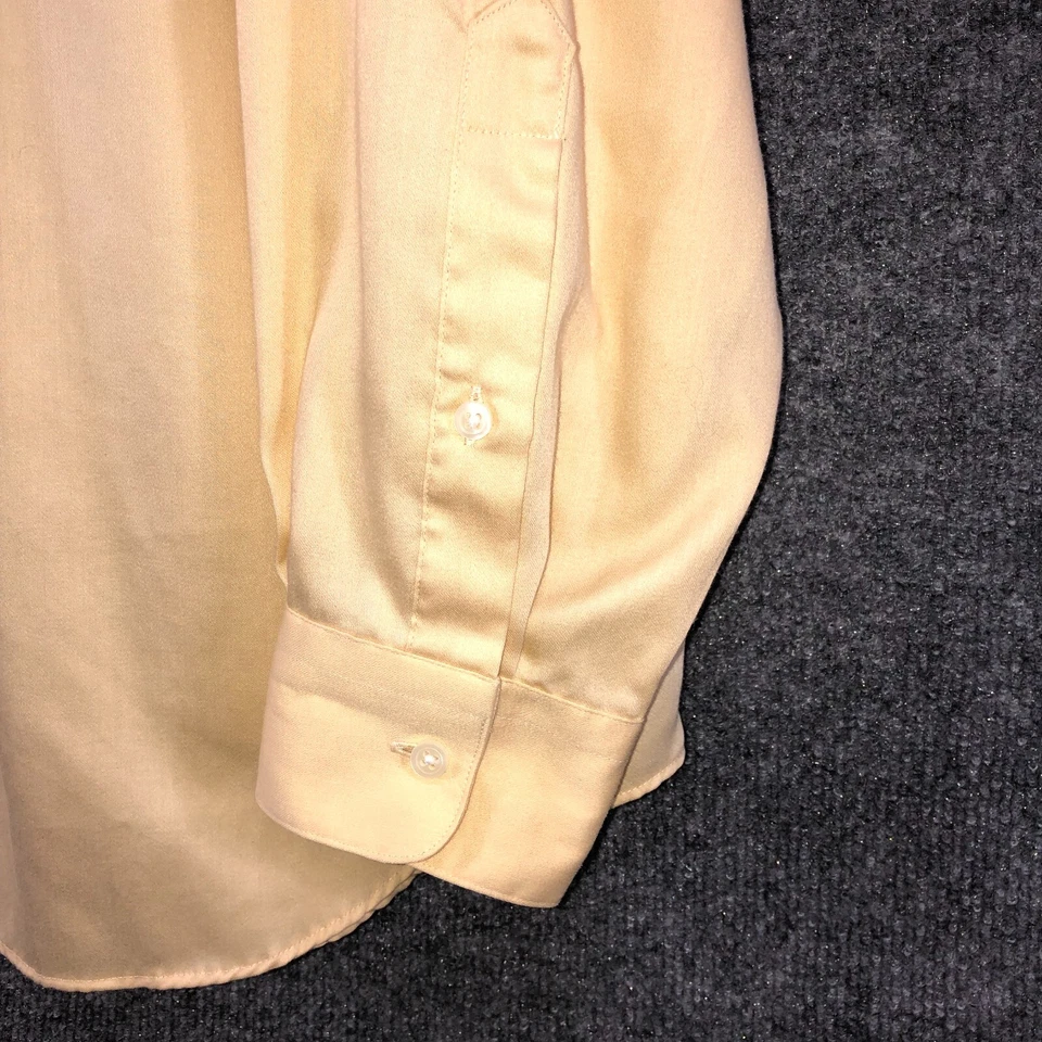 Camisa social Crazy Horse masculina tamanho 17.5 34-35 amarelo pálido botão para cima cetim - Imagem 4 de 4