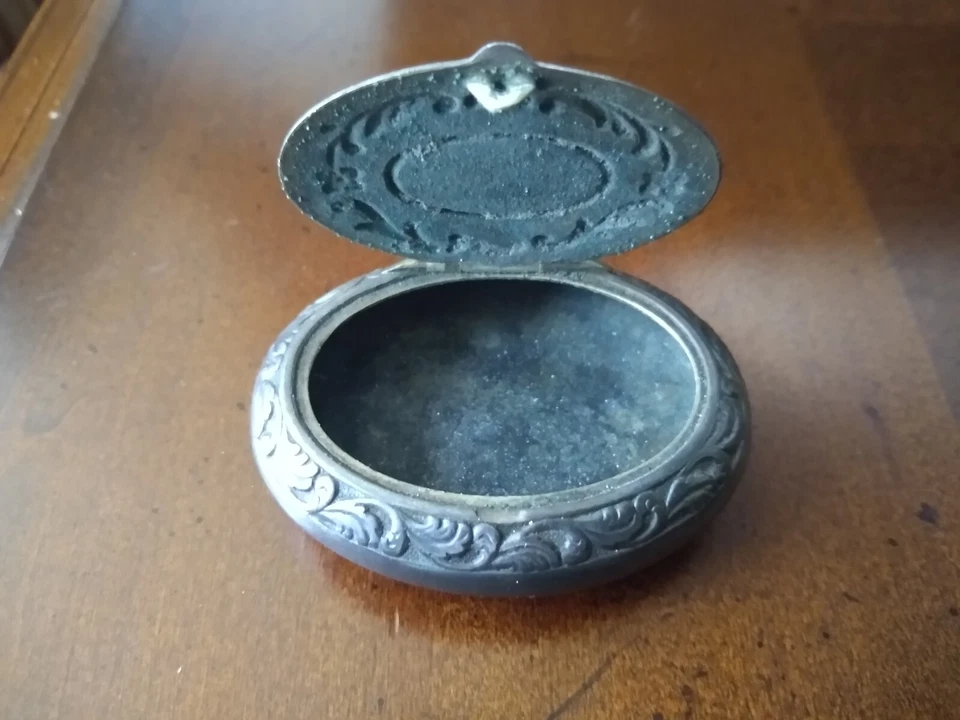 Antigua caja de maquillaje plateada floral bolsillo monedero tamaño Foto 2 de 4