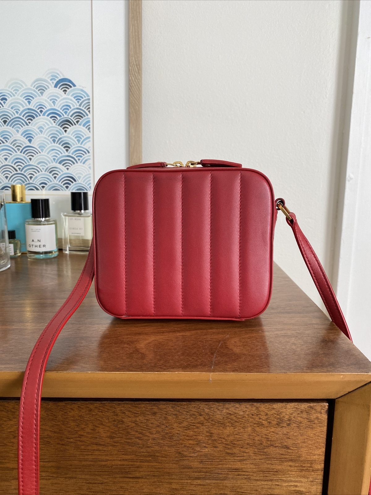 Borsa a tracolla Saint Laurent rossa trapuntata Vicky fotocamera