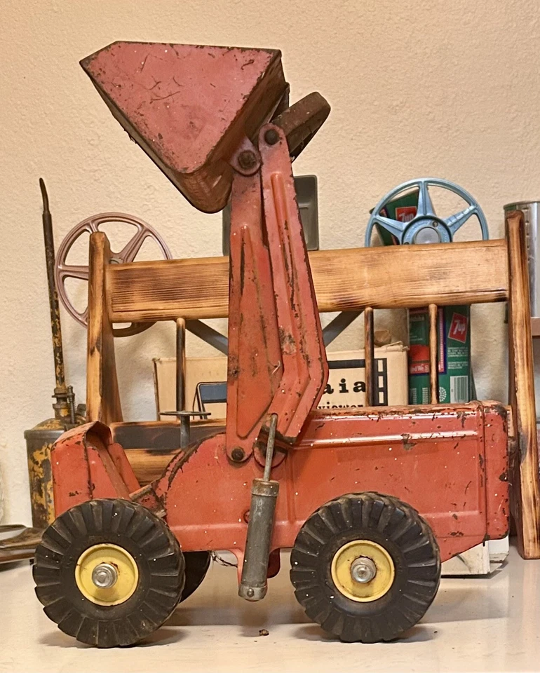 Vintage 50’s Pressed Steel Nylint Toys Red Hough Payloader Original - Image 2 of 4