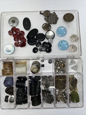 Vintage Buttons Lot Assortment. Plastic, Metal, Bakelite, Etc. 100 Plus Pcs C3