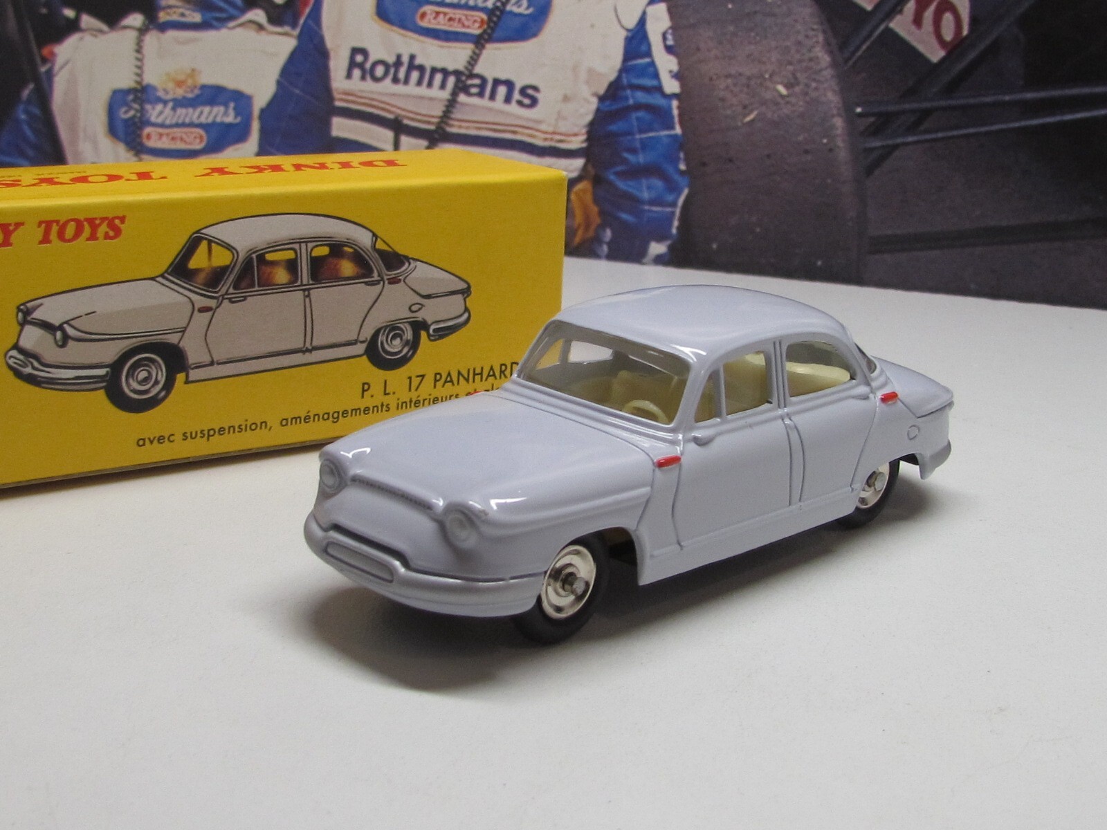 38688 DINKY TOYS / FRANCE / 547 PANHARD PL 17