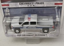 Greenlight 1:64 Hot Pursuit 2015 Chevrolet Silverado truck Chevrolet Police