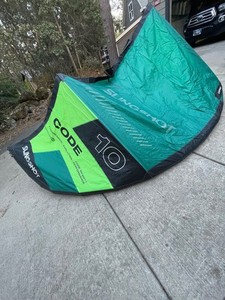 Slingshot Kiteboarding kite code v1  10m  used 3 times