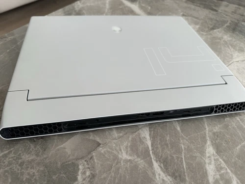 Alienware x14 / i7-12700H / RTX 3060 / 16GB RAM / 512GB SSD / Windows 11