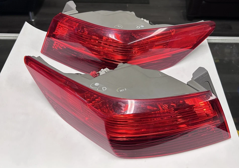Luces traseras exteriores izquierda y derecha Acura ILX 2013-2015 OEM montadas Foto 2 de 4