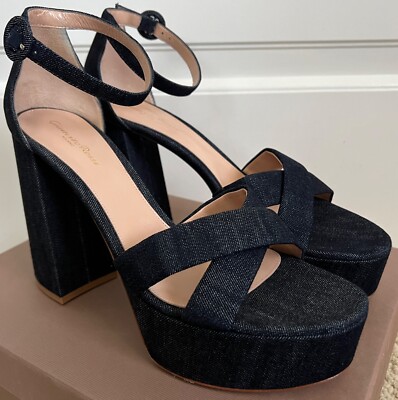 【関税込み】Gianvito Rossi ブルー Sheridan ヒールサンダル NIB Gianvito Rossi Sheridan Blue Denim Crisscross Platform