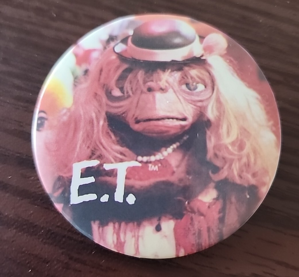 Vintage 1982 ET In Wig Hat Pin Button 2.25