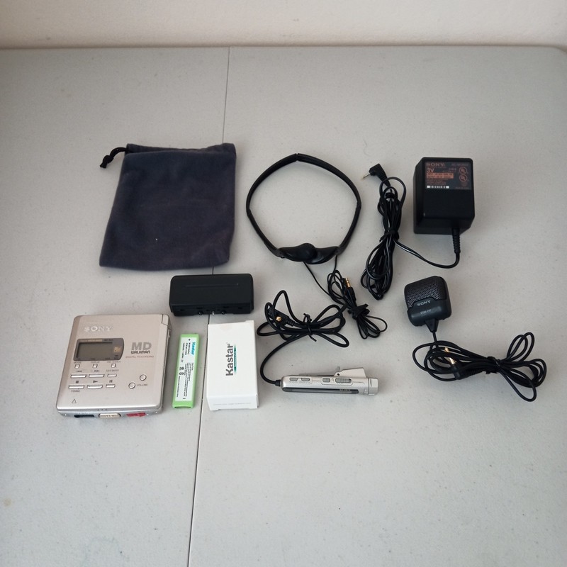 Sony MZ-R55 MiniDisc MD Portable Walkman Recorder Big Bundle Great Cond Read Des