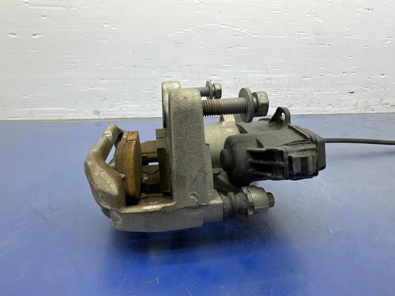 2022 - 2023 JEEP WAGONEER WS OEM LH LEFT REAR BRAKE CALIPER *50K MILES* - Image 2 of 4