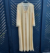 Elegant Vtg Long Vanity Fair Light Yellow Long Sleeve Button Front Nylon Robe 40