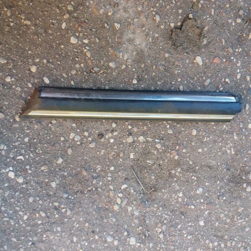 BMW E21 Stoßleiste Zierleiste Kotflügel vorn rechts