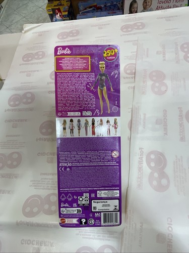Barbie -Ginnasta, Bambola Bionda con Coloratissimo Body, 2 Bastoni e Nastro, Gio - Foto 5 di 7