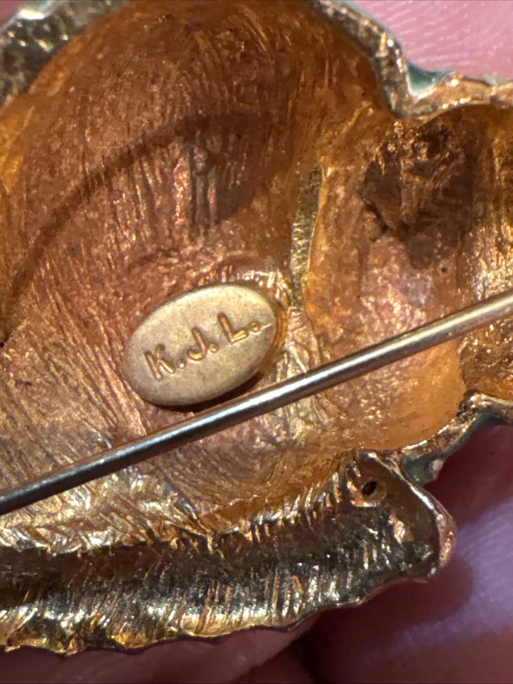 KJL Kenneth J Lane Green Enamel & Crystal Rhinestone Seashell Conch Pin Brooch - Image 3 of 4