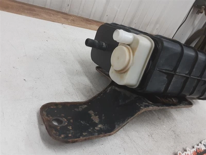 Bote de vapor de combustible Jeep JK Wrangler Evap P04891781AB 2007 2008 2009 2010 042098 Foto 2 de 4