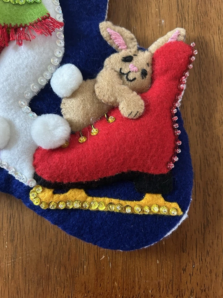 Готовые рождественские чулки Bucilla с ручной вышивкой войлок «Осветите праздники» - Изображение 3 из 4