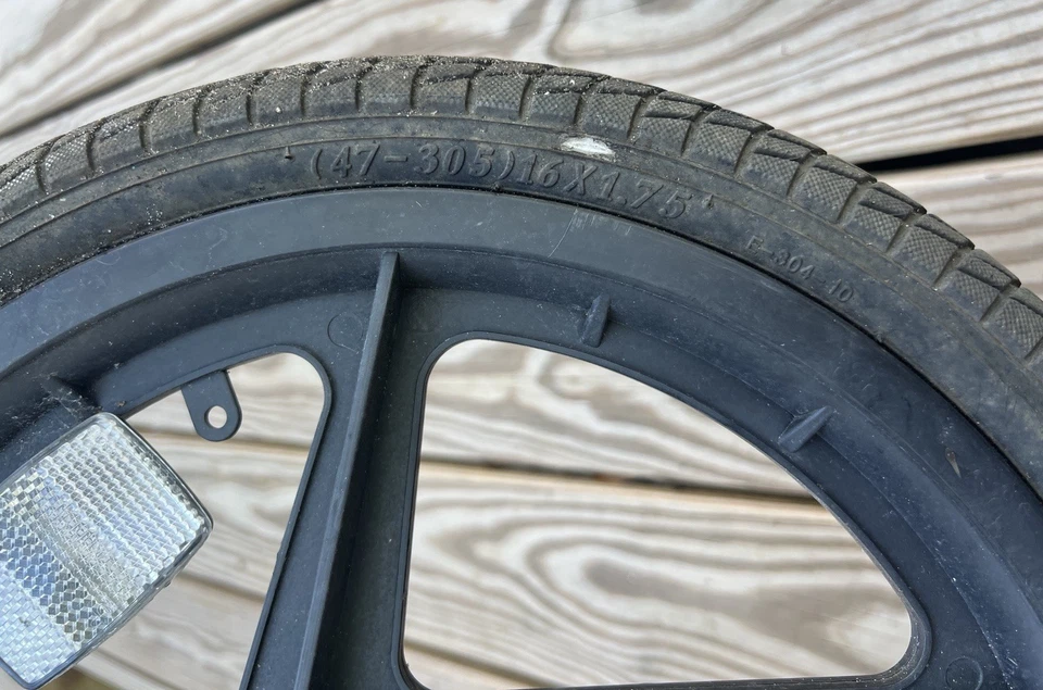 Детская велосипедная прогулочная коляска InStep 16 дюймов сменное заднее колесо быстросъемная - Изображение 3 из 4