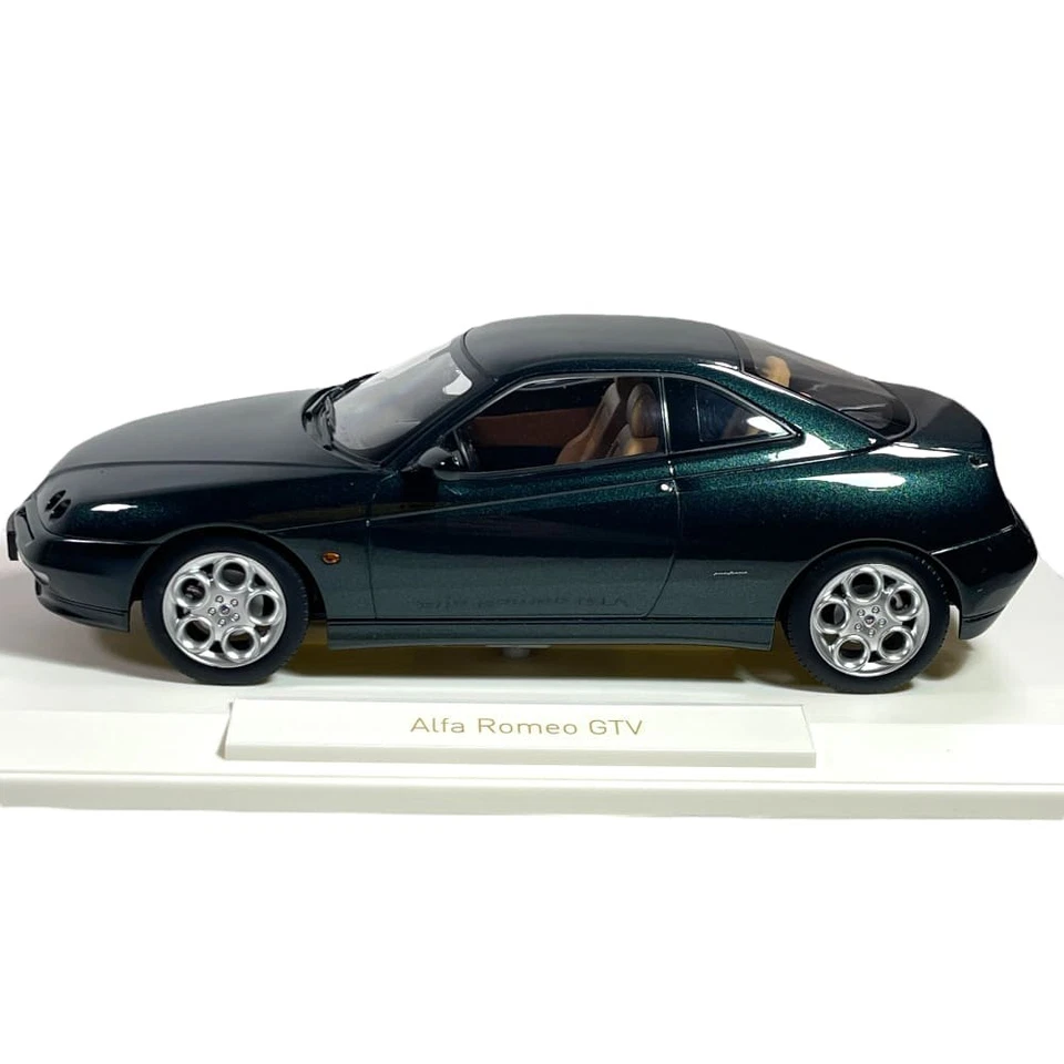 Modellino Auto Norev 1/18 Alfa Romeo GTV 1999 Coventry Green Metallic - Immagine 3 di 4