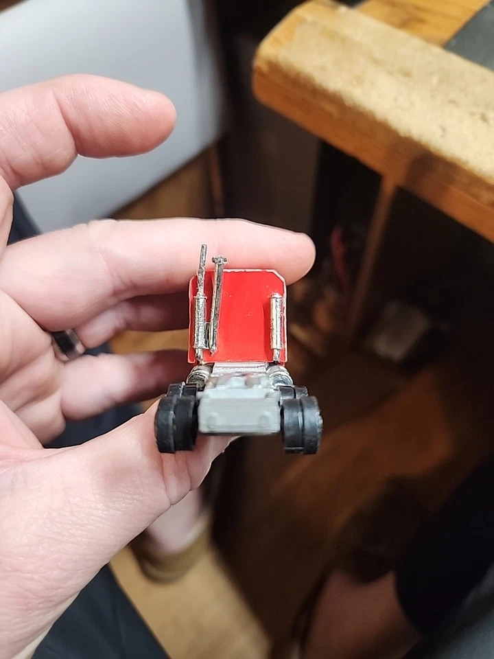 Yatming Kenworth 100 COE Areodyne 108 #1404 Universal Studios Diecast Semi Truck - Image 3 of 4