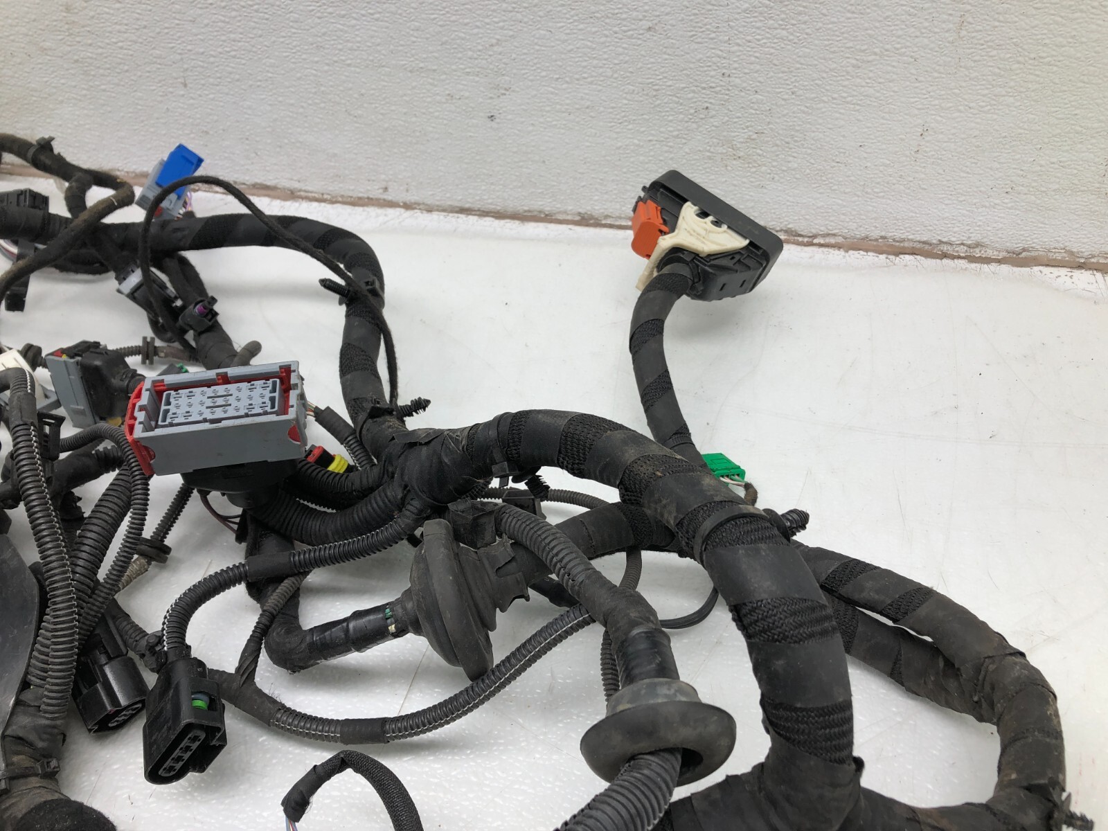 2017-2020 MASERATI LEVANTE S 3.0L V6 ENGINE BAY WIRING HARNESS OEM.