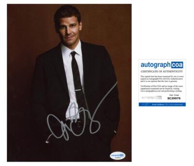 Seeley Booth Bones S1 E1 David Boreanaz 