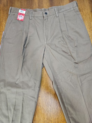 NEU Lee Performance Khakis Hose Herren 38x29 braun schmutzabweisend doppelt plissiert - Bild 12 von 24