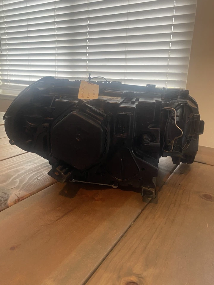 2006-2009 BMW X3 3.0Si E83LCI ~ FAROL ESQUERDO ~ XENÔNIO ~ 63123456043 ~ PEÇA DE FABRICANTE DE EQUIPAMENTO ORIGINAL - Imagem 3 de 4