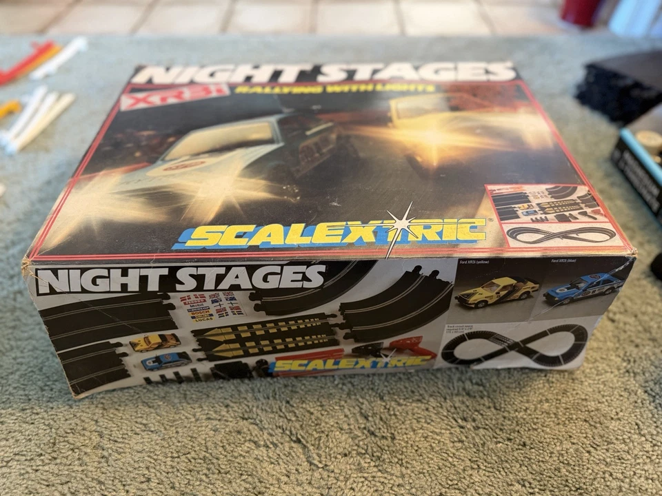 Scalextric “Night Stages Racing Set” XR3i (C.740) – Juego de caja menos transformador Foto 2 de 4