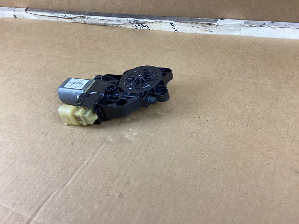 Двигатель стеклоподъемника со стороны водителя передний левый 2011 - 2016 Mini Cooper 6934299 - Изображение 3 из 4