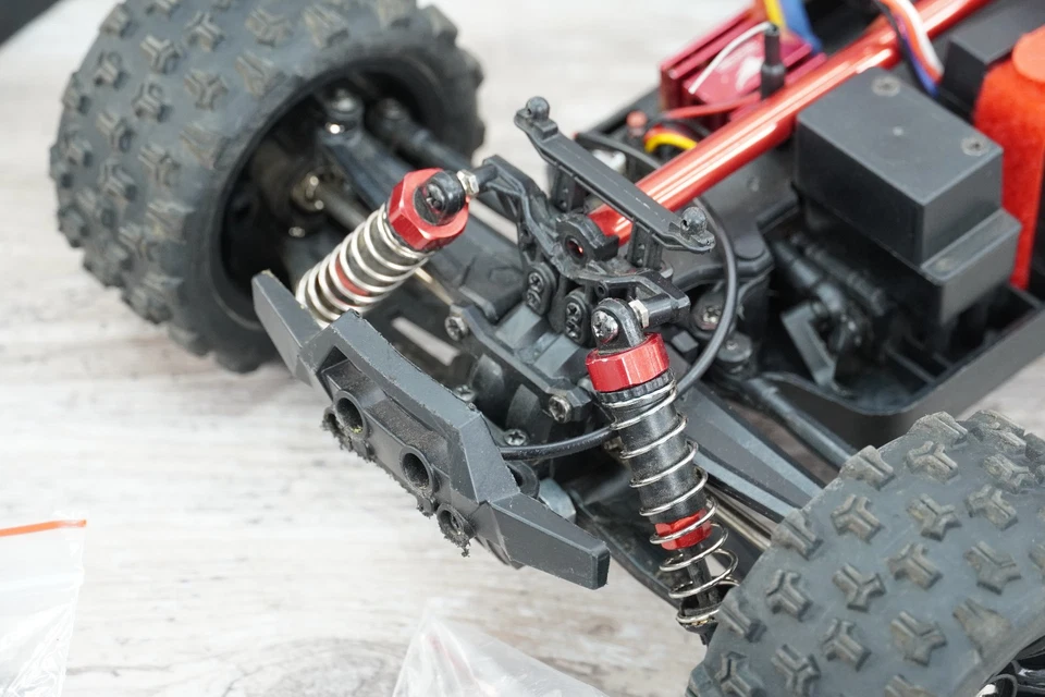 Coches de radiocontrol sin escobillas 1/14 para adultos rápidos 60 KPH, camiones de radiocontrol 4x4 todoterreno ROTOS Foto 3 de 4