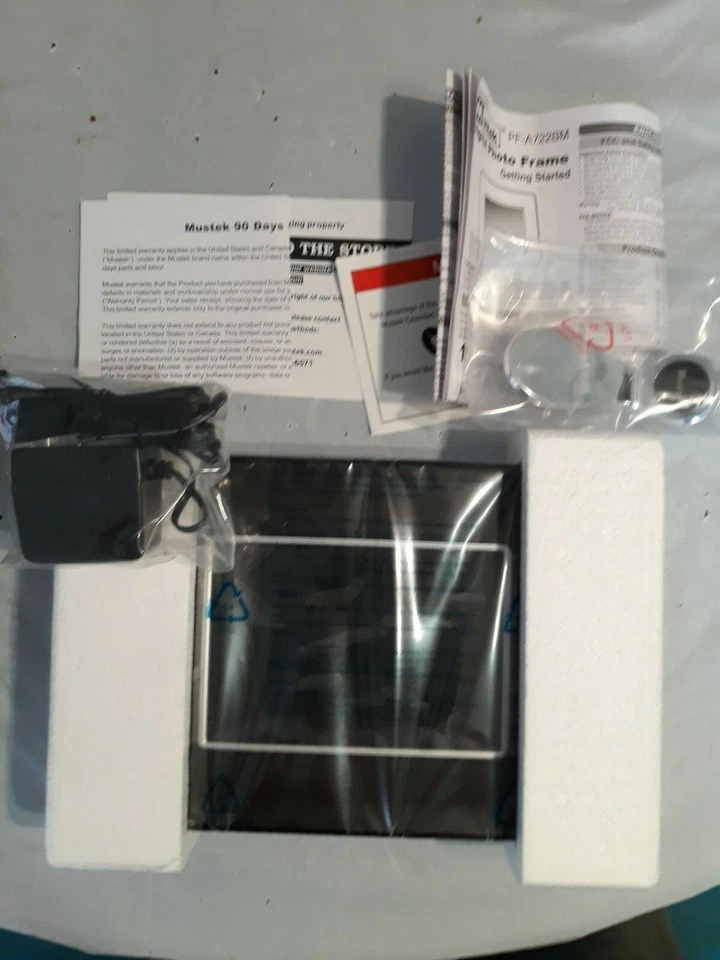 PF-A722BM Digital Photo Frame  7" frame  MP3 Music Holds 45 JPEG Pictures - Image 3 of 3